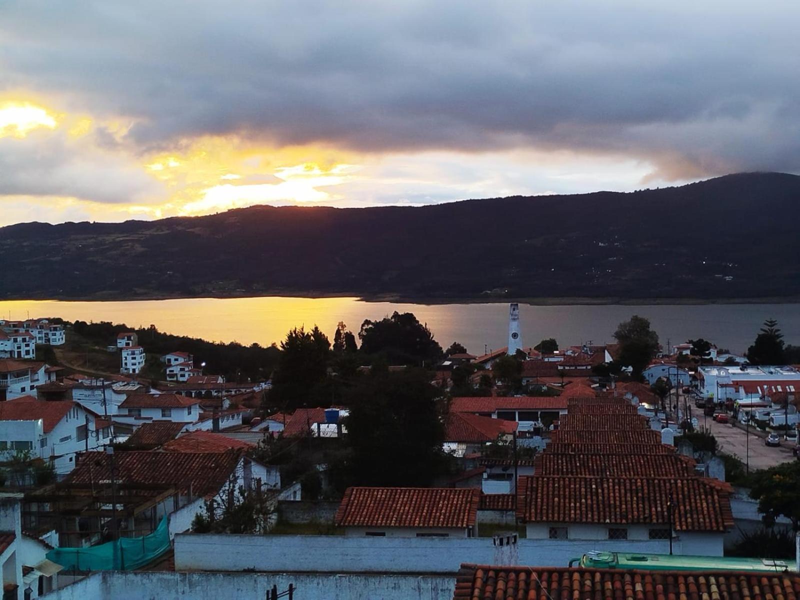 Hotel El Dorado Гуатавита Экстерьер фото